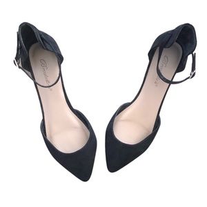 3/$15 Like New Black Velvet Pointed Toe flats